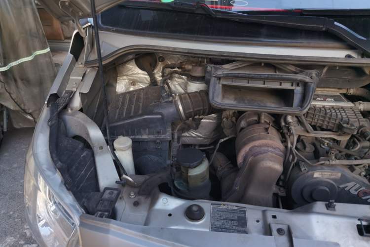 Used Foton Toano 2023 2.0T Manual Jixiang Long Wheelbase Mid-Top Rear Single Tire 7/9-Seater Engine Bay Right