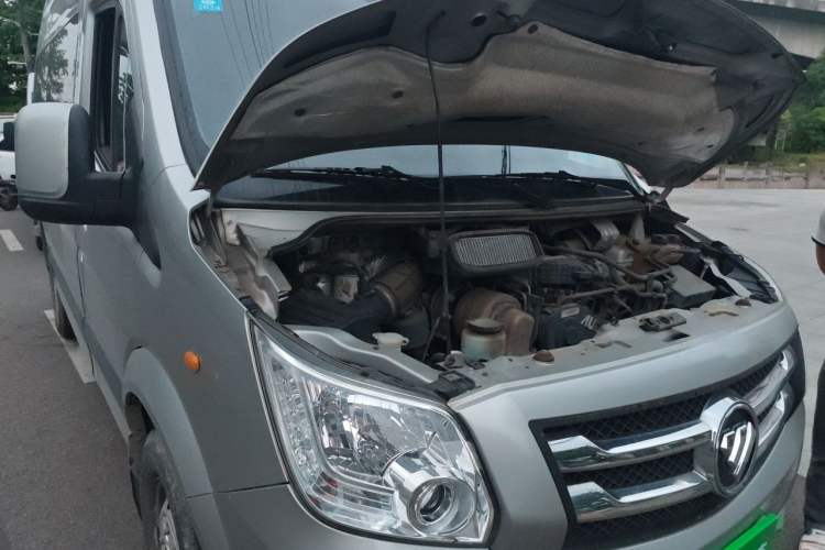 Used Foton Toano 2023 2.0T Automatic Jixiang Multi-Function Long-Wheelbase Mid-Height Rear Single Tire – Available in 6/7/9-Seater Configurations Engine Bay Right