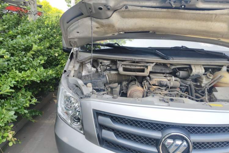 Used Foton Toano 2023 Joy Elephant Multi-Function 2.0T Manual Long-Wheelbase Mid-Roof Model with Single Rear Tire Available in 5/6/7/9-Seater Configurations Engine Bay Right
