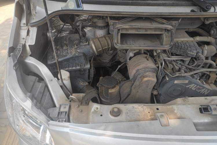Used Foton Toano 2023 Joy Elephant Multi-Function 2.0T Manual Long-Wheelbase Mid-Roof Model with Single Rear Tire Available in 5/6/7/9-Seater Configurations Engine Bay Right