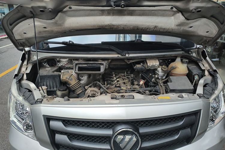 Used Foton Toano 2023 2.8T Manual Jixiang Long Wheelbase Mid-Top with Rear Dual Tires 7/9 Seats Engine Bay