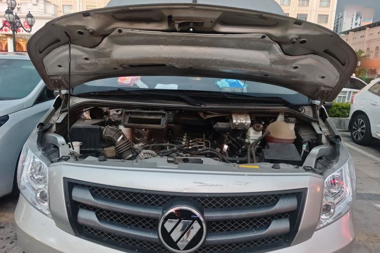 Used Foton Toano 2023 Cummins 2.8T Manual Jixiang Multi-Function Long-Wheelbase Mid-Roof Model with Rear Dual Tires Available in 7/9-Seater Configurations Engine Bay