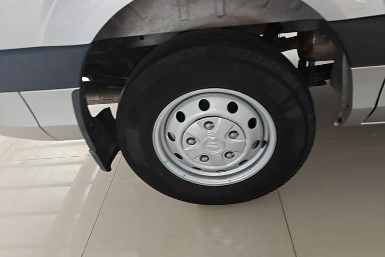 Used Foton Toano 2023 Urban Edition Multi-Function 2.0T Manual Short Wheelbase Mid-Roof Rear Single Tire – Available in 5/6/9-Seater Configurations Exterior 5