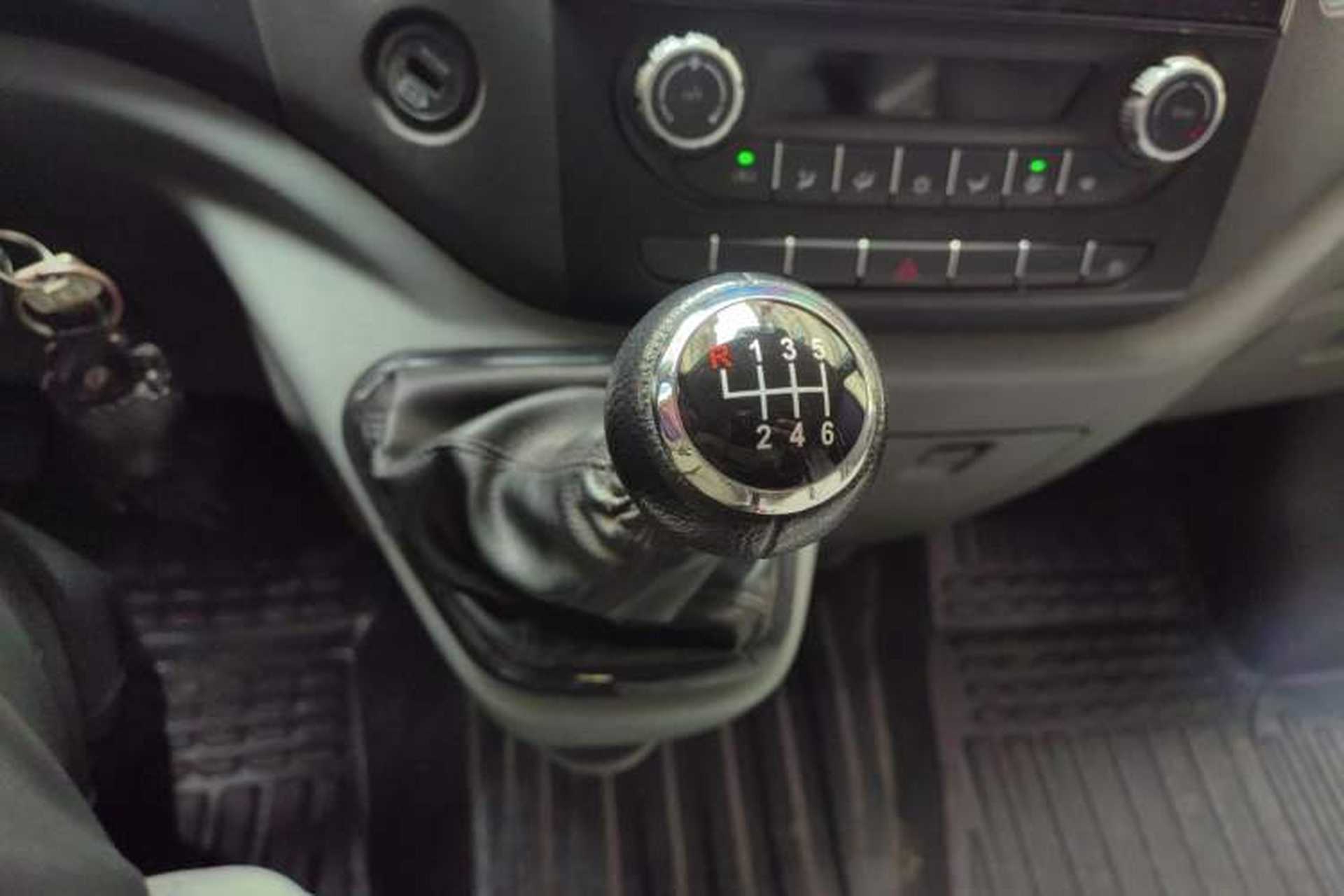 Used Foton Toano 2023 Joy Elephant Multi-Function Model Cummins 2.8T Manual Transmission Long Wheelbase Mid-Roof Design Rear Single Tire—Available in 5/6/7/9-Seater Configurations Gear Lever