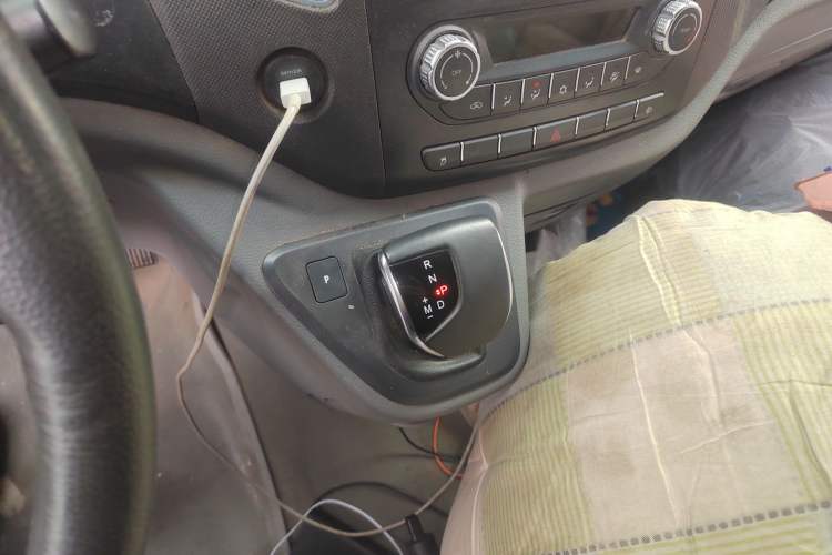 Used Foton Toano 2023 2.0T Automatic Urban Edition Short Wheelbase Mid-Height Design with Single Rear Tire—Available in 5/6/9-Seater Configurations Gear Lever