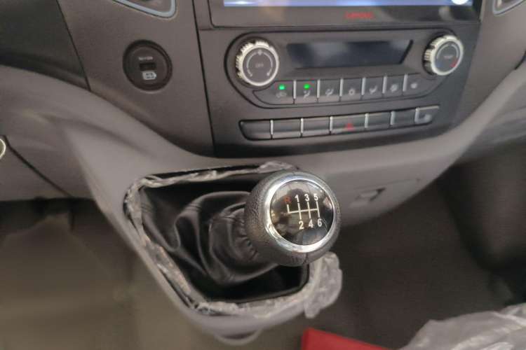Used Foton Toano 2023 2.0T Manual Jixiang Van Long Wheelbase Mid-Height Rear Single Tire 3-Seater Gear Lever
