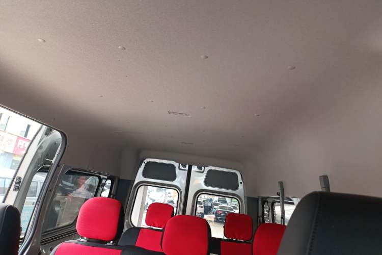 Used Foton Toano 2023 Joy Elephant Multi-Function 2.0T Manual Long-Wheelbase Mid-Roof Model with Single Rear Tire Available in 5/6/7/9-Seater Configurations Headliner
