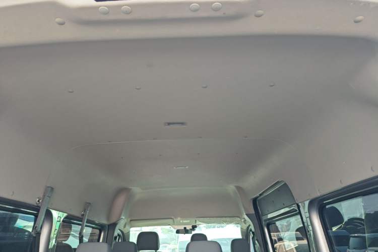 Used Foton Toano 2023 2.0T Automatic Jixiang Long-Wheelbase Mid-Height Rear Single Tire 7/9-Seater Headliner