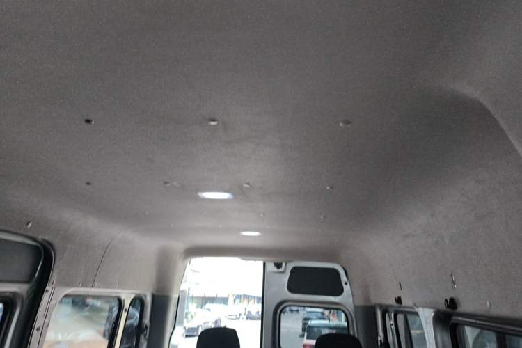 Used Foton Toano 2023 2.8T Manual Jixiang Long Wheelbase Mid-Top with Rear Dual Tires 7/9 Seats Headliner
