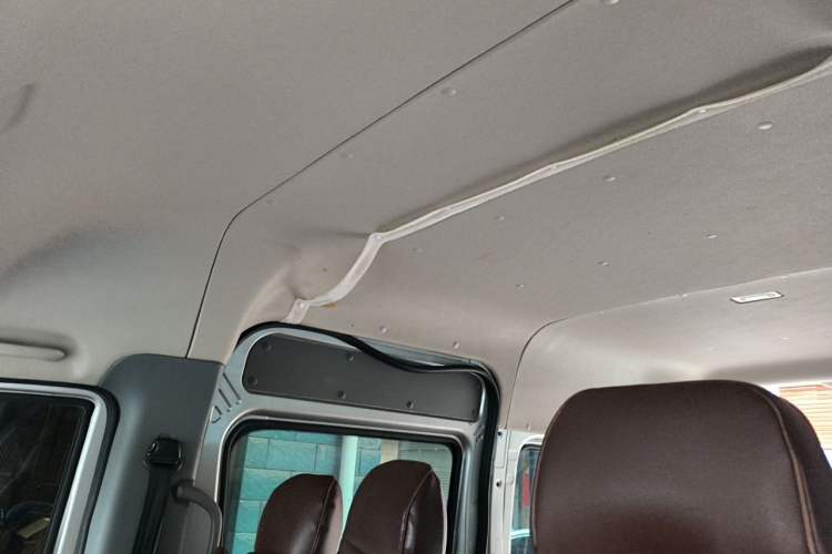 Used Foton Toano 2023 2.0T Automatic Urban Edition Short Wheelbase Mid-Height Design with Single Rear Tire—Available in 5/6/9-Seater Configurations Headliner