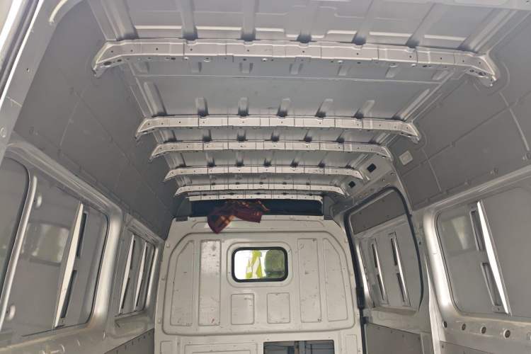 Used Foton Toano 2023 Joy Elephant Van 2.0T Manual Long Wheelbase Mid-Roof Design Rear Single Tire 3-Seater Headliner