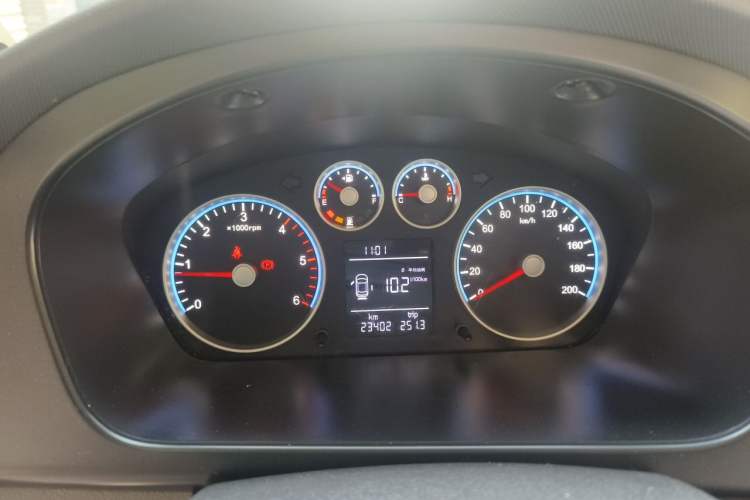 Used Foton Toano 2023 2.0T Manual Jixiang Long Wheelbase Ultra-High Roof with Single Rear Tire 7/9 Seats Instrument Cluster