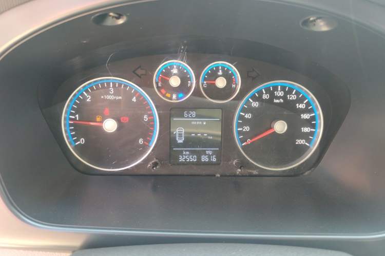 Used Foton Toano 2023 2.0T Manual Urban Version Short Wheelbase Mid-Height Design with Single Rear Tire—5/6/9 Seater Instrument Cluster
