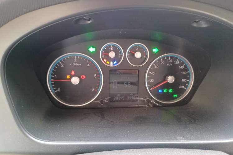 Used Foton Toano 2023 Joy Elephant Multi-Function 2.0T Manual Long-Wheelbase Mid-Roof Model with Single Rear Tire Available in 5/6/7/9-Seater Configurations Instrument Cluster