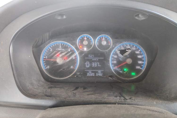 Used Foton Toano 2023 2.5T Manual Jixiang Long Wheelbase Mid-Top with Dual Rear Tires 7/9-Seater Instrument Cluster