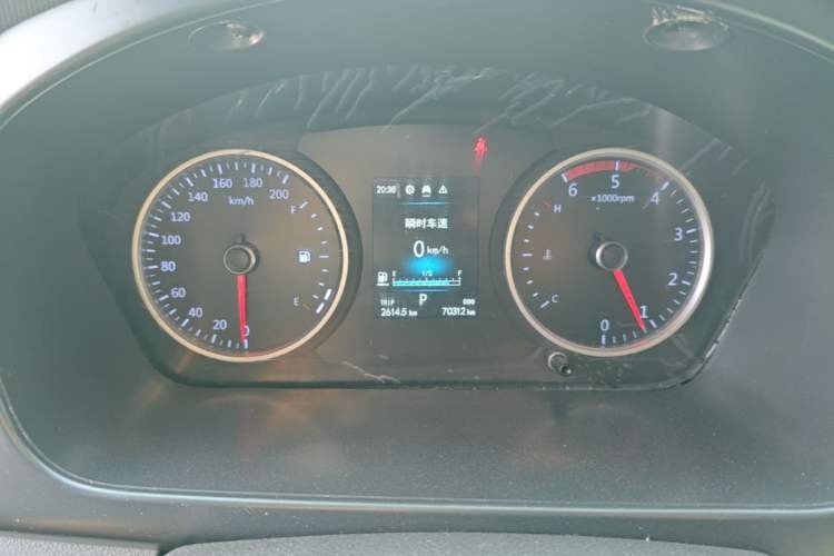 Used Foton Toano 2023 2.0T Automatic Jixiang Long-Wheelbase Mid-Height Rear Single Tire 7/9-Seater Instrument Cluster