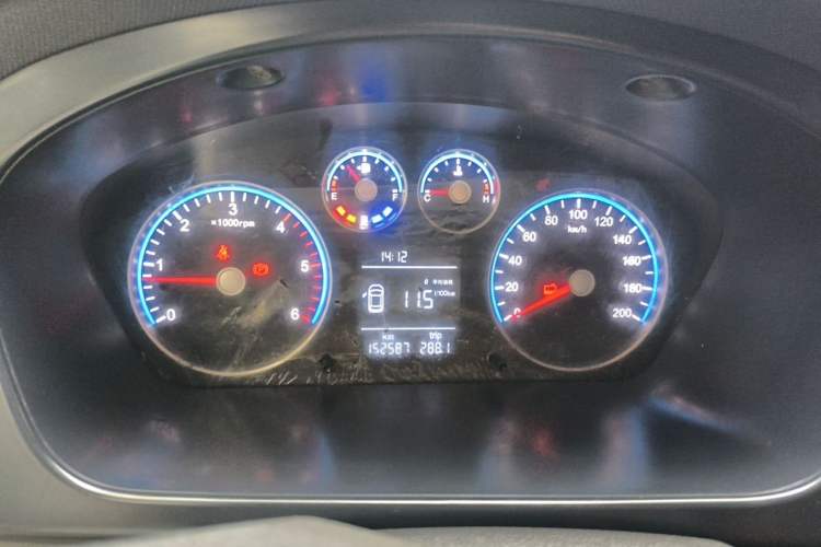 Used Foton Toano 2023 2.8T Manual Jixiang Long Wheelbase Mid-Top with Rear Dual Tires 7/9 Seats Instrument Cluster