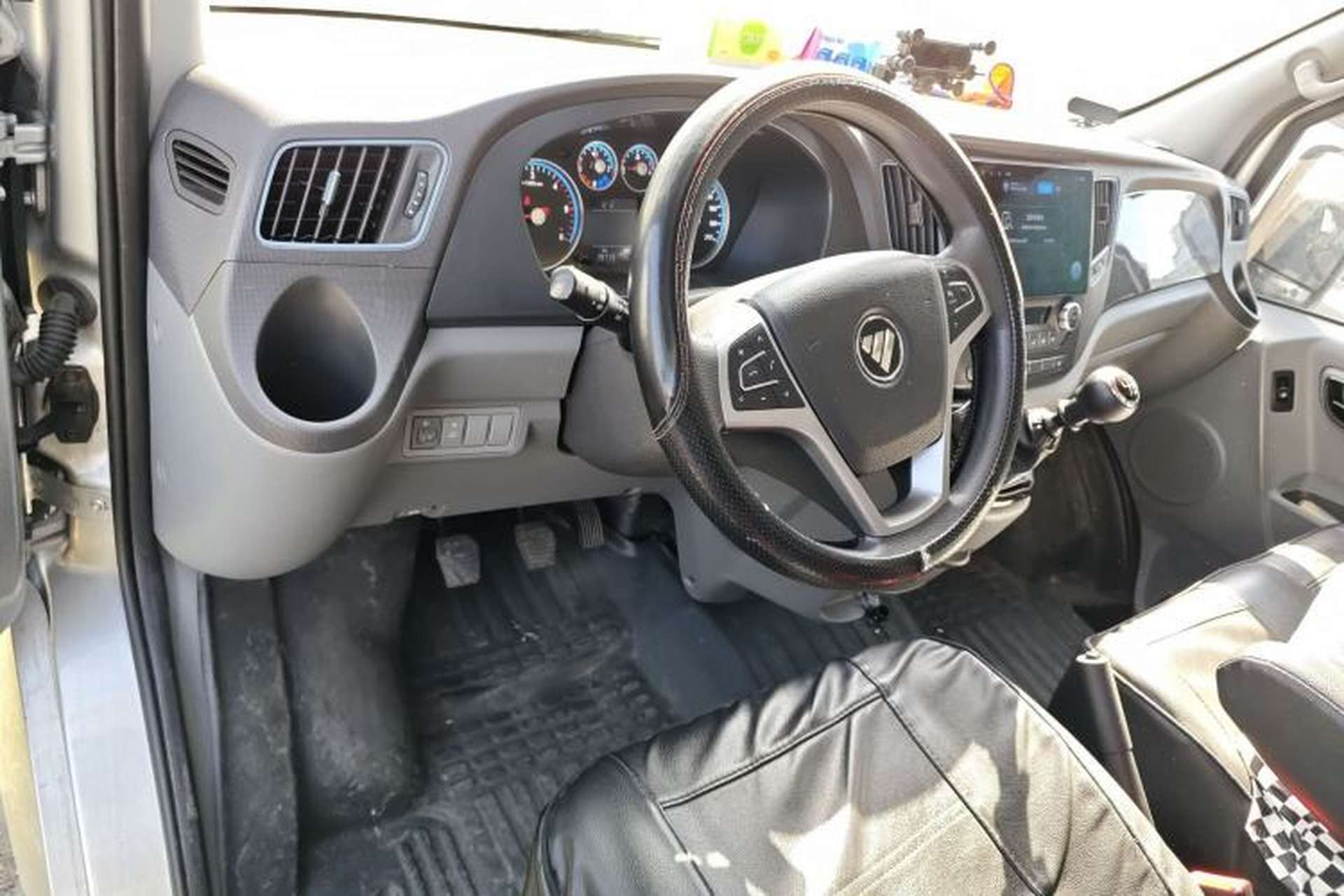 Used Foton Toano 2023 Joy Elephant Van 2.0T Manual Transmission Extended Wheelbase Ultra-High Roof Rear Single Tire 3-Seater Interior 2