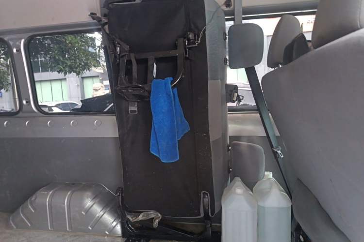 Used Foton Toano 2023 Joy Elephant Multi-Function 2.0T Manual Long-Wheelbase Mid-Roof Model with Single Rear Tire Available in 5/6/7/9-Seater Configurations Interior 4