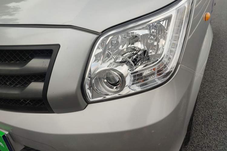 Used Foton Toano 2023 Joy Elephant Multi-Function 2.0T Manual Long-Wheelbase Mid-Roof Model with Single Rear Tire Available in 5/6/7/9-Seater Configurations Left Front Headlight