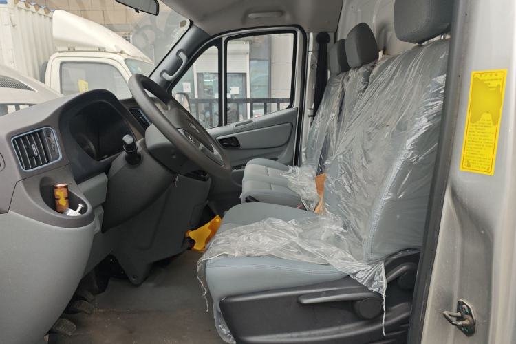 Used Foton Toano 2023 2.8T Manual Jixiang Van Extended Wheelbase Mid-Height Roof Rear Dual Tires 3-Seater Left Front Seat