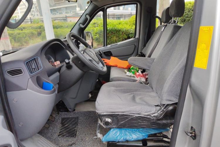 Used Foton Toano 2023 2.8T Manual Urban Version Short Wheelbase Low Roof with Single Rear Tire—5/6/9 Seater Left Front Seat