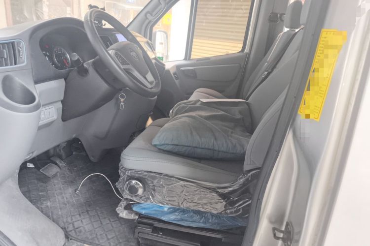 Used Foton Toano 2023 2.0T Automatic Jixiang Multi-Function Long-Wheelbase Mid-Height Rear Single Tire – Available in 6/7/9-Seater Configurations Left Front Seat