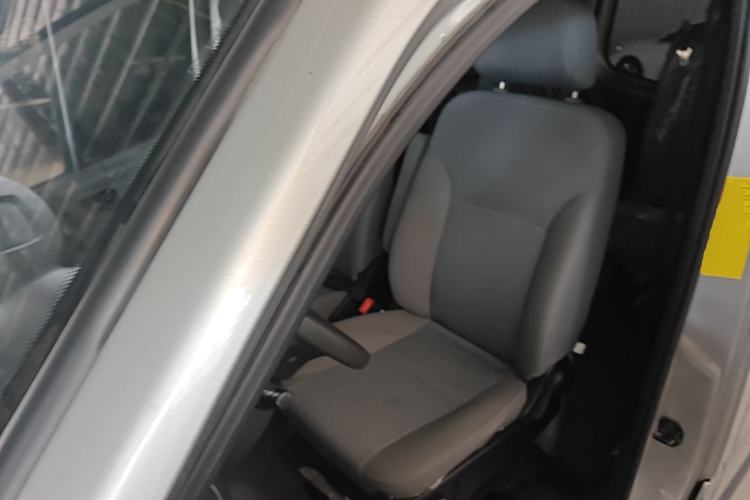 Used Foton Toano 2023 Urban Edition Multi-Function 2.0T Manual Short Wheelbase Mid-Roof Rear Single Tire – Available in 5/6/9-Seater Configurations Left Front Seat