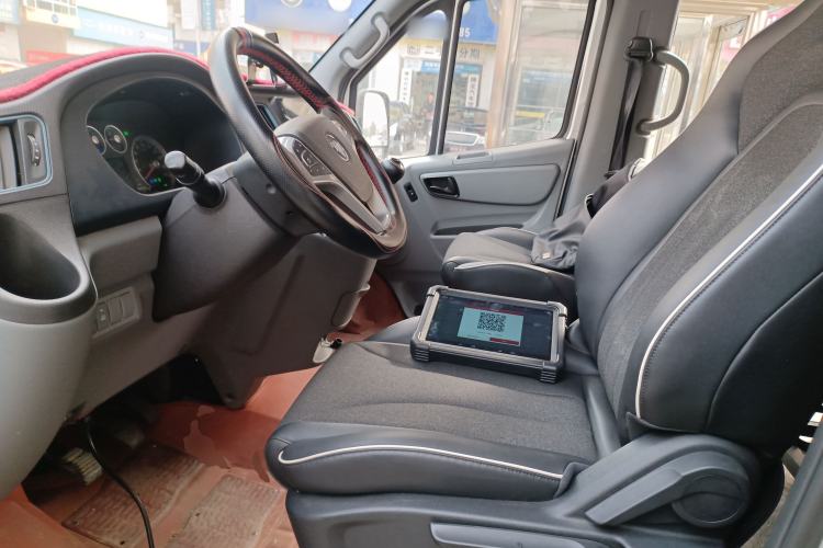 Used Foton Toano 2023 Joy Elephant Multi-Function 2.0T Manual Long-Wheelbase Mid-Roof Model with Single Rear Tire Available in 5/6/7/9-Seater Configurations Left Front Seat
