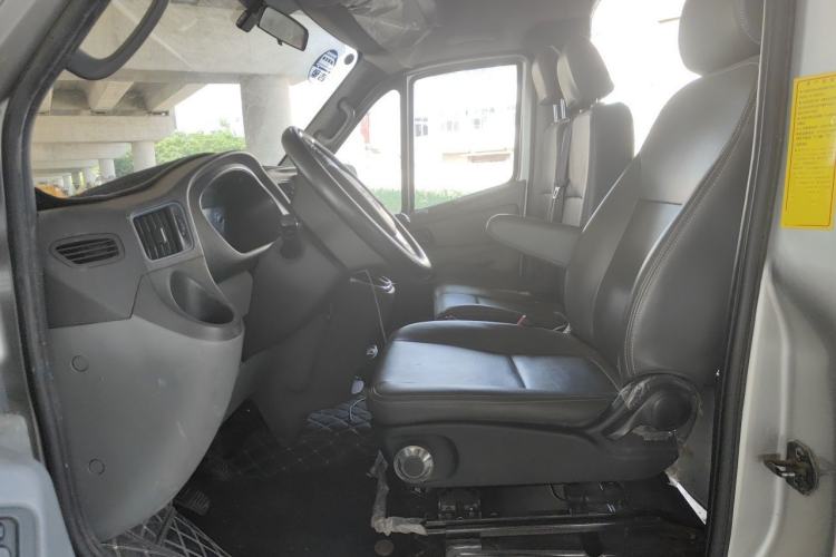 Used Foton Toano 2023 2.5T Manual Jixiang Long Wheelbase Mid-Top with Dual Rear Tires 7/9-Seater Left Front Seat