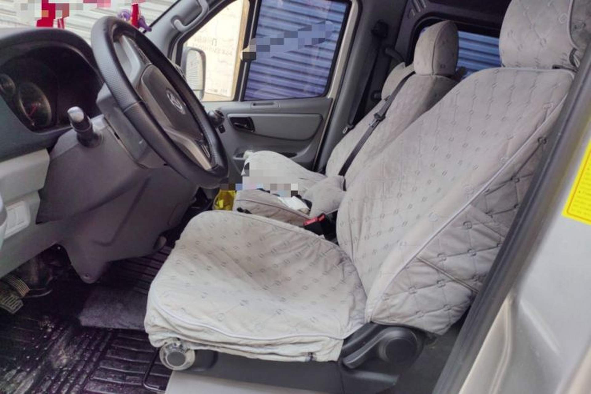 Used Foton Toano 2023 Joy Elephant Multi-Function Model Cummins 2.8T Manual Transmission Long Wheelbase Mid-Roof Design Rear Single Tire—Available in 5/6/7/9-Seater Configurations Left Front Seat