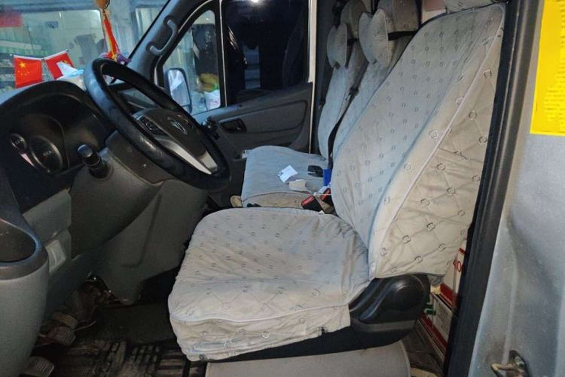Used Foton Toano 2023 Joy Elephant Multi-Function Model Cummins 2.8T Manual Transmission Long Wheelbase Mid-Roof Design Rear Single Tire—Available in 5/6/7/9-Seater Configurations Left Front Seat
