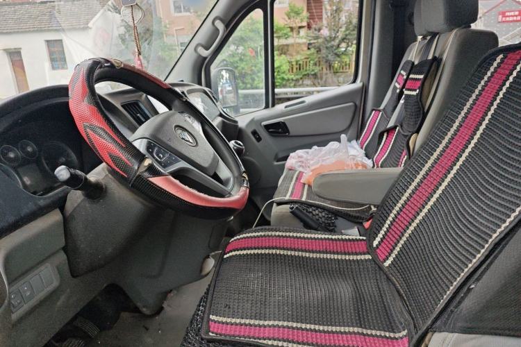 Used Foton Toano 2023 2.0T Manual Jixiang Long-Wheelbase Mid-Top Single Rear Tire 7/9-Seater Professional Edition Left Front Seat
