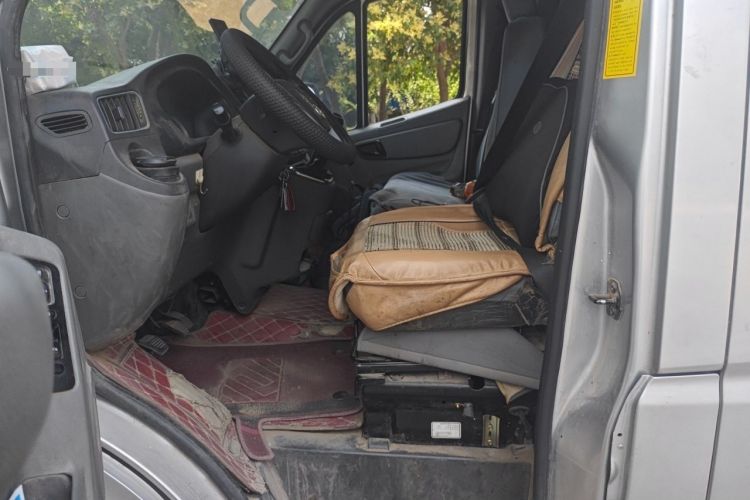 Used Foton Toano 2023 Joy Elephant Multi-Function 2.0T Manual Long-Wheelbase Mid-Roof Model with Single Rear Tire Available in 5/6/7/9-Seater Configurations Left Front Seat