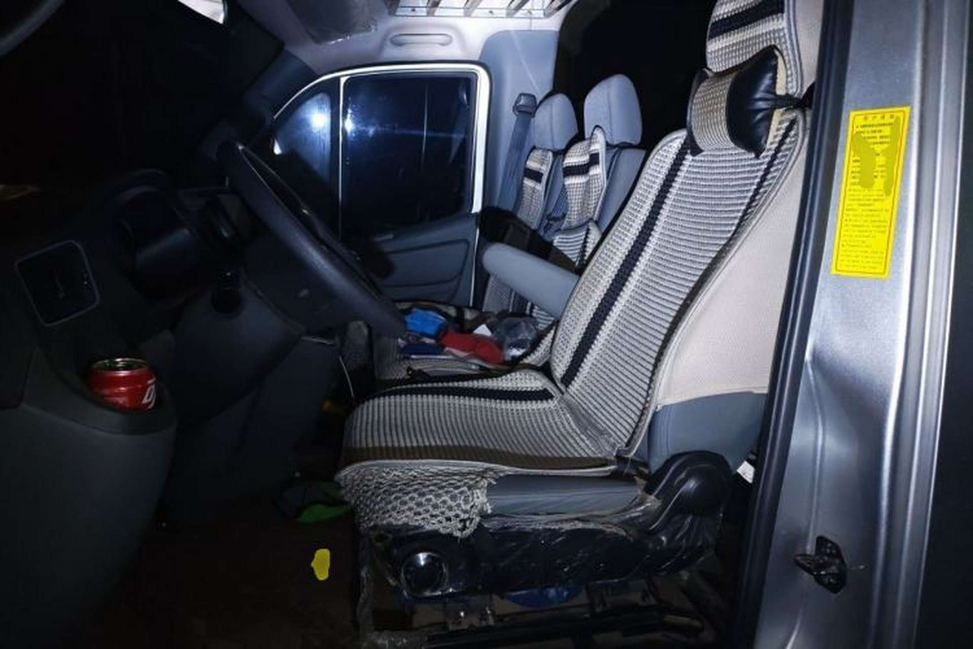 Used Foton Toano 2023 Joy Elephant Multi-Function 2.0T Manual Long-Wheelbase Mid-Roof Model with Single Rear Tire Available in 5/6/7/9-Seater Configurations Left Front Seat