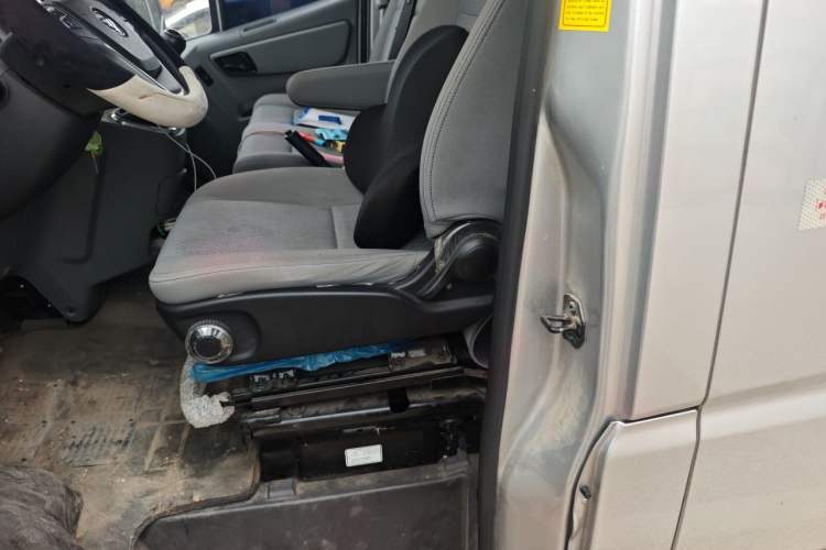 Used Foton Toano 2023 Joy Elephant Van 2.0T Manual Long Wheelbase Mid-Roof Design Rear Single Tire 3-Seater Left Front Seat