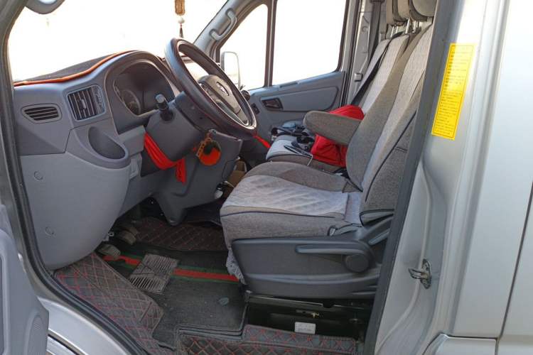 Used Foton Toano 2023 2.0T Manual Jixiang Van Long Wheelbase Mid-Height Rear Single Tire 3-Seater Left Front Seat