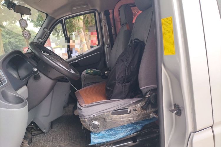 Used Foton Toano 2023 2.0T Manual Urban Version Short Wheelbase Low Roof with Single Rear Tire Available in 5/6/9-Seater Configurations Left Front Seat