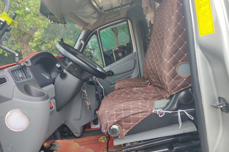 Used Foton Toano 2023 Joy Elephant Multi-Function 2.0T Manual Long-Wheelbase Mid-Roof Model with Single Rear Tire Available in 5/6/7/9-Seater Configurations Left Front Seat