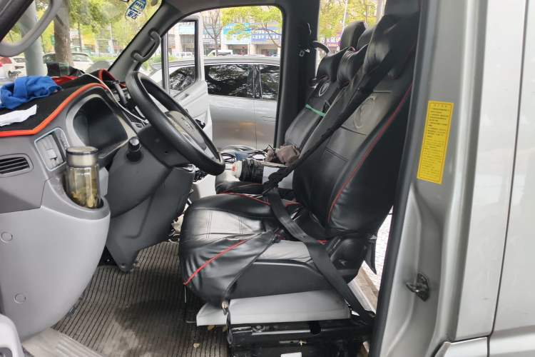 Used Foton Toano 2023 Joy Elephant Multi-Function 2.0T Manual Long-Wheelbase Mid-Roof Model with Single Rear Tire Available in 5/6/7/9-Seater Configurations Left Front Seat