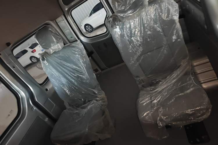 Used Foton Toano 2023 Urban Edition Multi-Function 2.0T Manual Short Wheelbase Mid-Roof Rear Single Tire – Available in 5/6/9-Seater Configurations Left Rear Seat