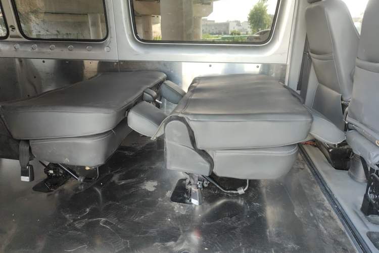 Used Foton Toano 2023 2.5T Manual Jixiang Long Wheelbase Mid-Top with Dual Rear Tires 7/9-Seater Left Rear Seat