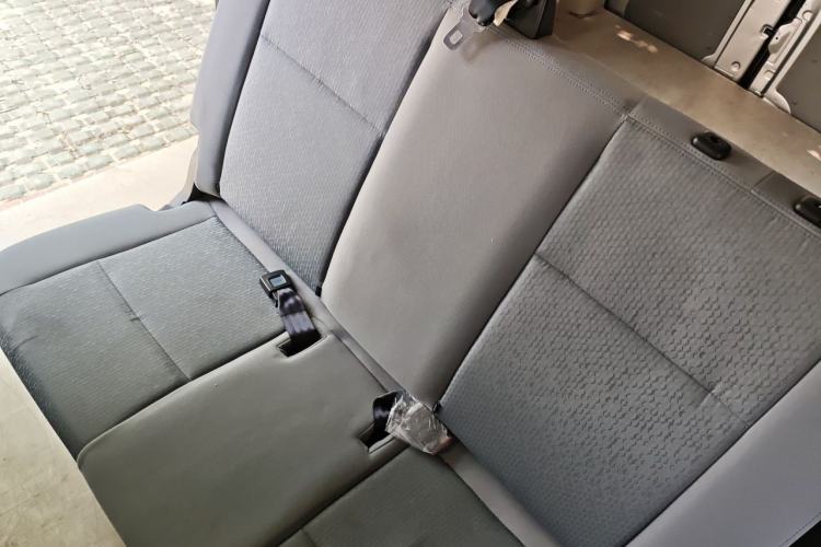 Used Foton Toano 2023 Joy Elephant Multi-Function 2.0T Manual Long-Wheelbase Mid-Roof Model with Single Rear Tire Available in 5/6/7/9-Seater Configurations Left Rear Seat