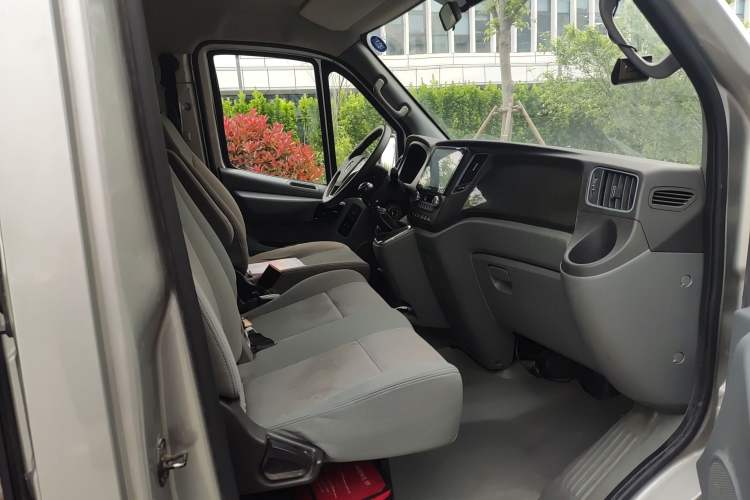 Used Foton Toano 2023 Joy Elephant Van 2.0T Manual Long Wheelbase Mid-Roof Design Rear Single Tire 3-Seater Left Rear Seat