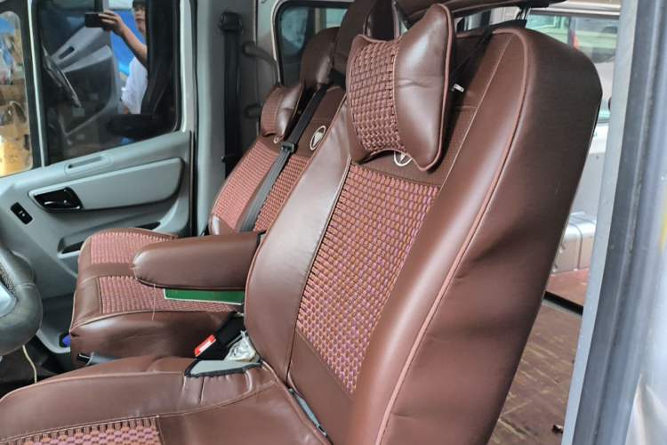 Used Foton Toano 2023 2.0T Automatic Urban Edition Short Wheelbase Mid-Height Design with Single Rear Tire—Available in 5/6/9-Seater Configurations Left Rear Seat