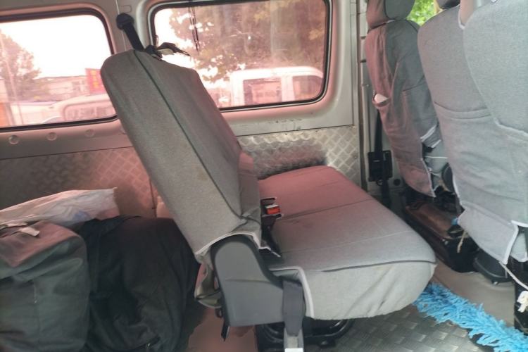 Used Foton Toano 2023 2.0T Manual Urban Version Short Wheelbase Low Roof with Single Rear Tire Available in 5/6/9-Seater Configurations Left Rear Seat