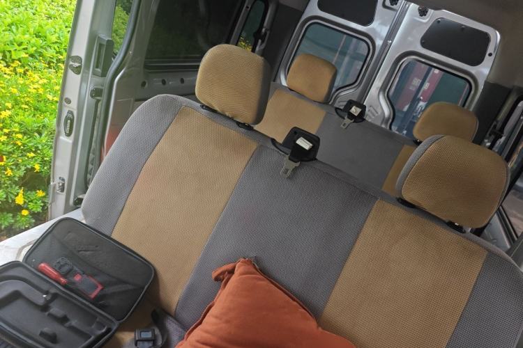 Used Foton Toano 2023 Joy Elephant Multi-Function Model Cummins 2.8T Manual Transmission Long Wheelbase Mid-Roof Design Rear Single Tire—Available in 5/6/7/9-Seater Configurations Left Rear Seat