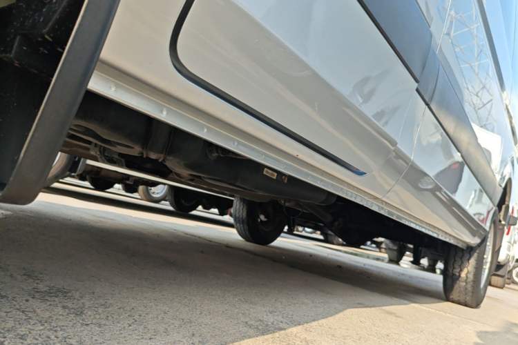Used Foton Toano 2023 2.0T Automatic Jixiang Long-Wheelbase Mid-Height Rear Single Tire 7/9-Seater Left Side Sill