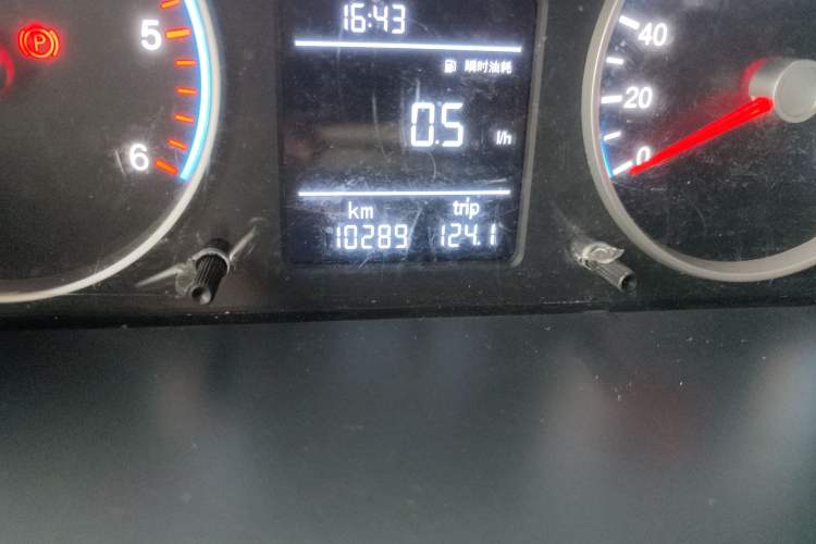 Used Foton Toano 2023 Joy Elephant Multi-Function 2.0T Manual Long-Wheelbase Mid-Roof Model with Single Rear Tire Available in 5/6/7/9-Seater Configurations Odometer Close Up