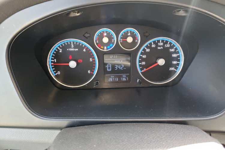 Used Foton Toano 2023 Joy Elephant Van 2.0T Manual Transmission Extended Wheelbase Ultra-High Roof Rear Single Tire 3-Seater Odometer Close Up